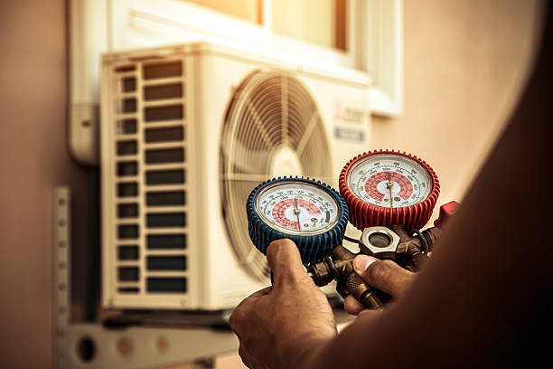 Professional Ac Installation technician working in Kingwood, TX